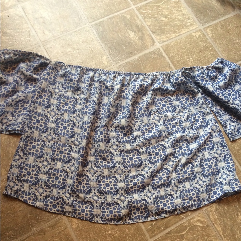 Off shoulder shirt